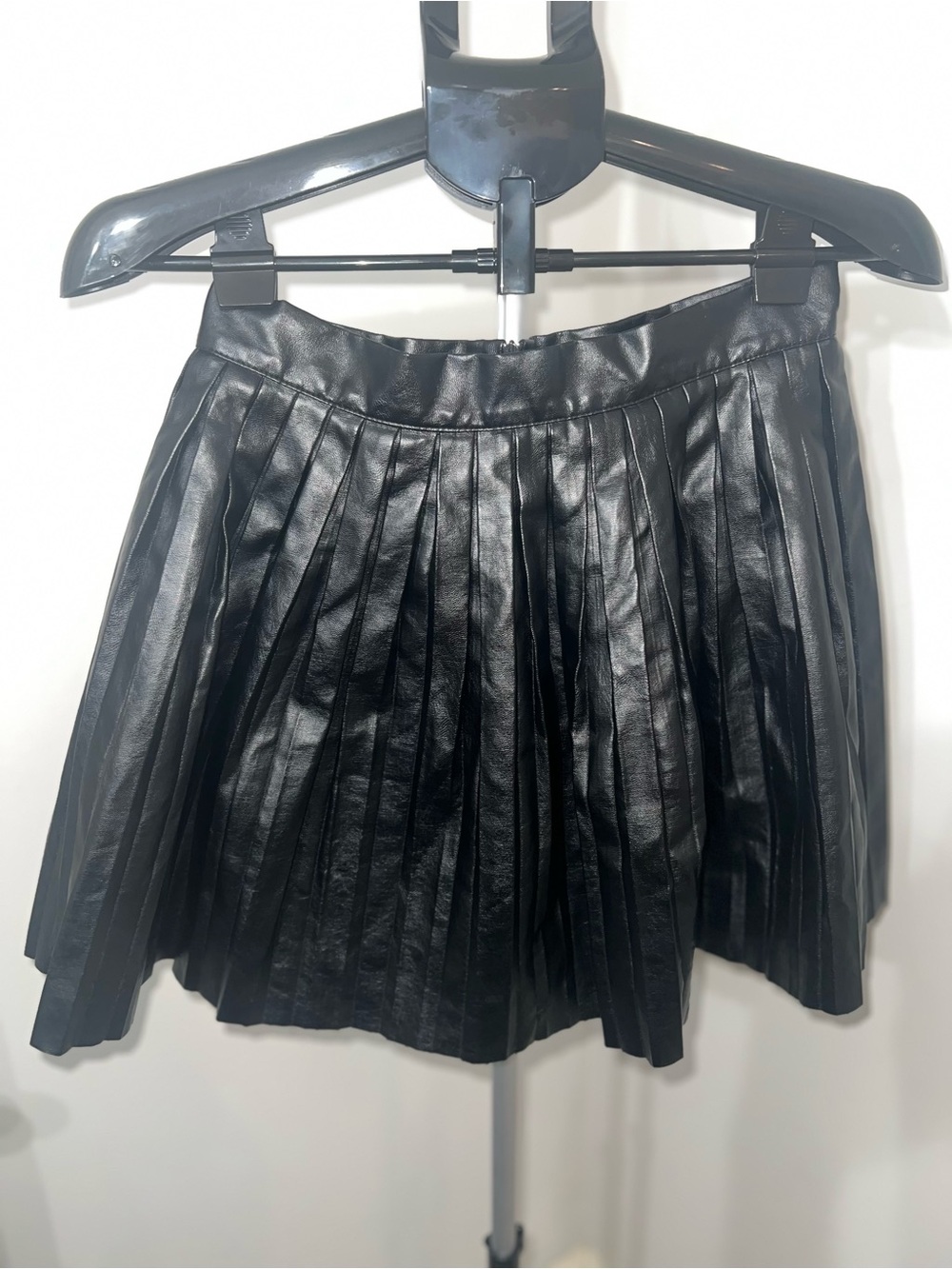 PrettyLittleThing Pleated Faux Leather Mini Skirt - Black